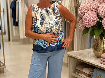 Business-Look mit floralem Print