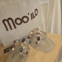 MOO'ILO Flip-Flop Detailansicht der Verzierung